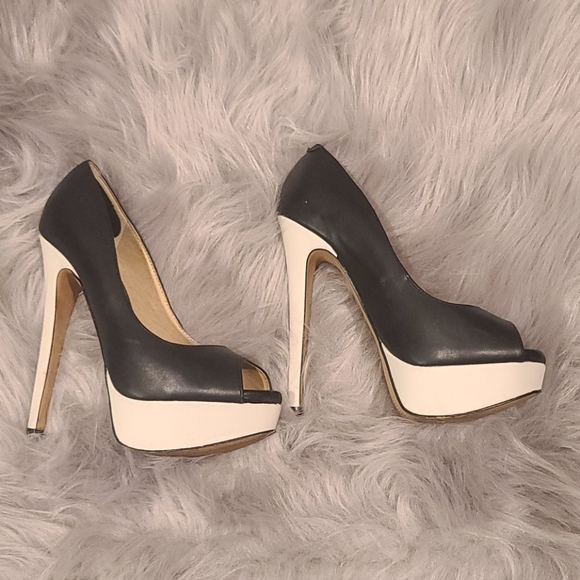 Open toe black and white heels - Picture 4 of 4